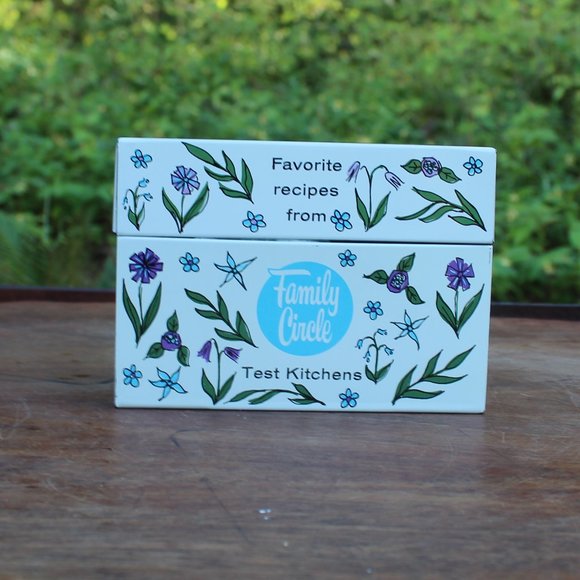 Family Circle Recipe Test floral metal Box  complete with recipes circa 1960 - Picture 2 of 14